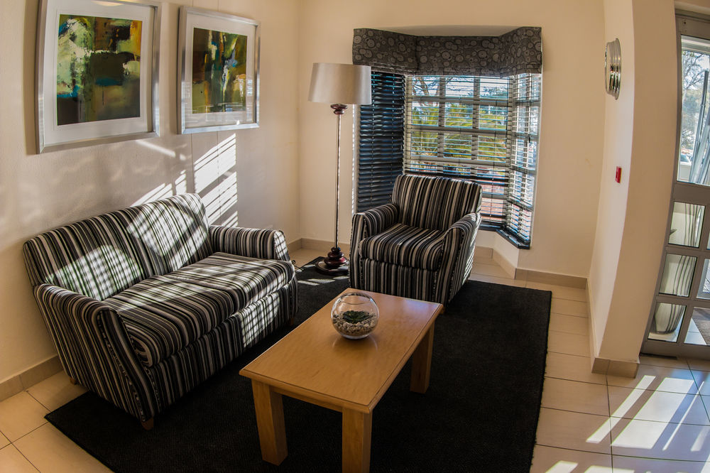 Road Lodge Rustenburg Bagian luar foto