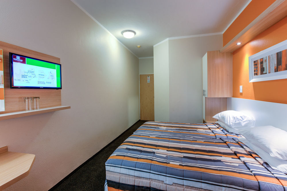 Road Lodge Rustenburg Bagian luar foto