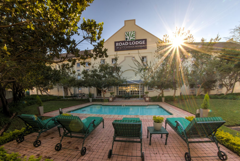 Road Lodge Rustenburg Bagian luar foto