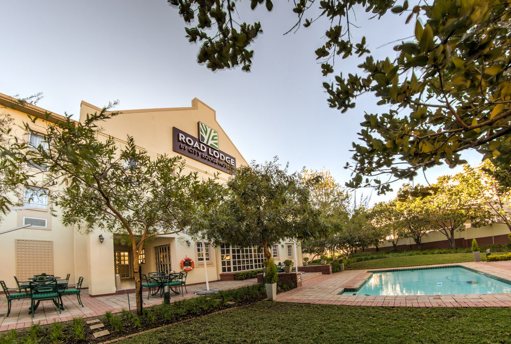 Road Lodge Rustenburg Bagian luar foto