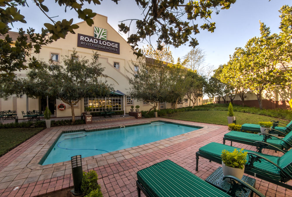 Road Lodge Rustenburg Bagian luar foto