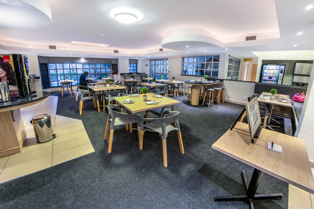Road Lodge Rustenburg Bagian luar foto