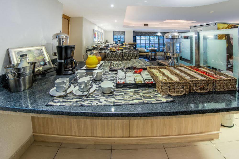 Road Lodge Rustenburg Bagian luar foto