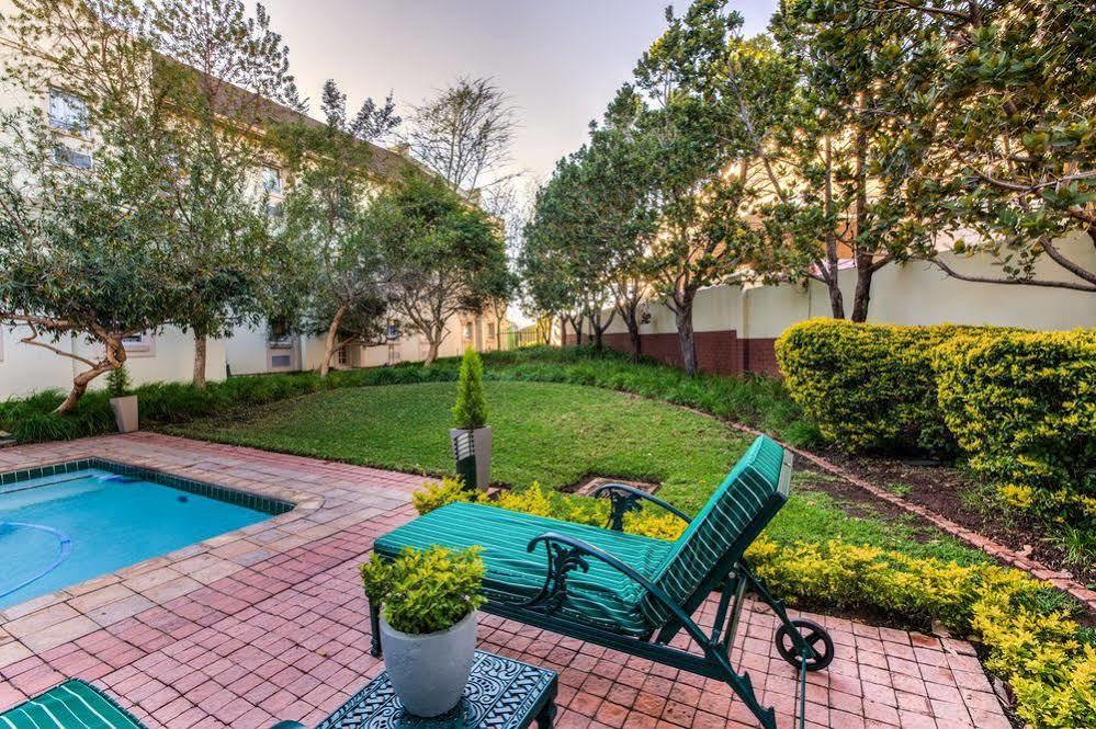 Road Lodge Rustenburg Bagian luar foto